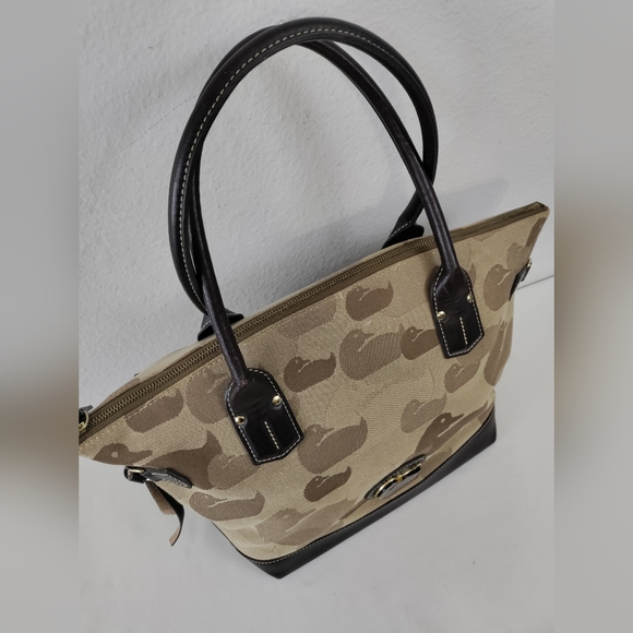 DOONEY & BOURKE Brown Canvas Duck Pattern With Leather Trim Tote - Picture 5 of 15